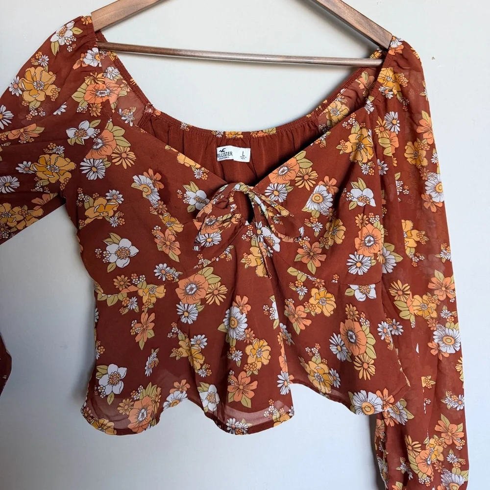 Hollister 70’s Floral Tie-Front Cropped Blouse - Picture 5 of 8